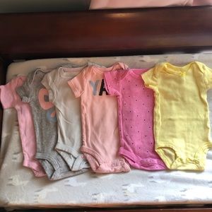 Lot Bundle 6 Newborn Girl Onesies NB